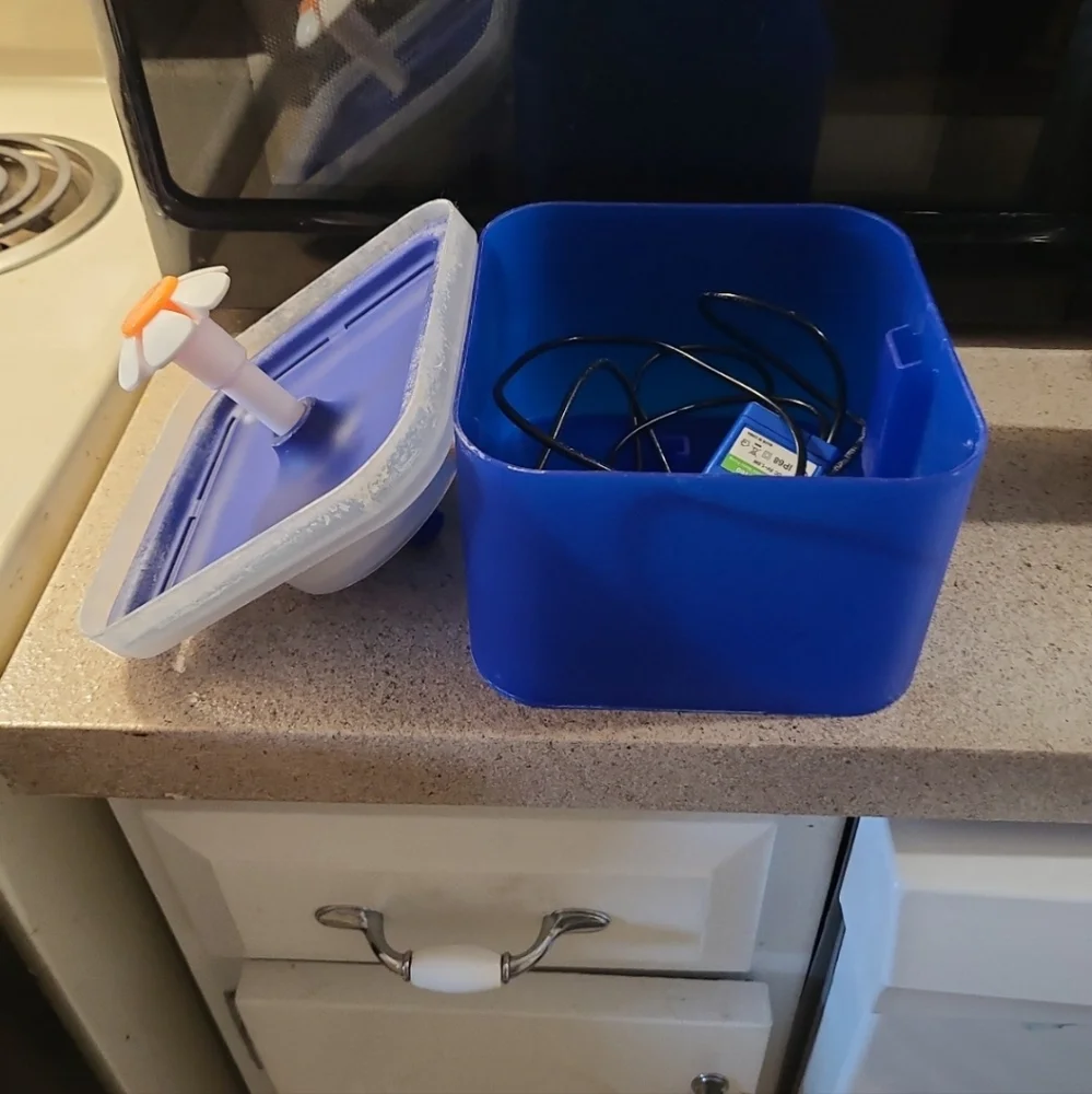 Cat water fountain